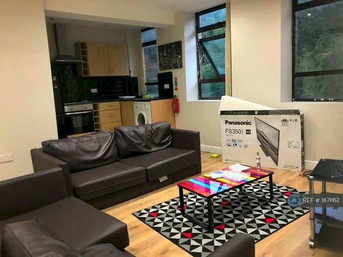 1 Bedroom Flat To Rent In Otley Road, Bradford, BD3
