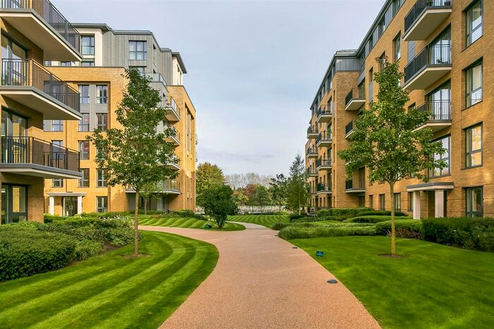 3 Bedroom Flat To Rent In Pinewood Gardens, Teddington, TW11