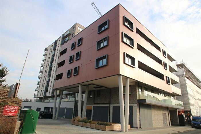 1 Bedroom Flat To Rent In St. Ives Place, London, E14