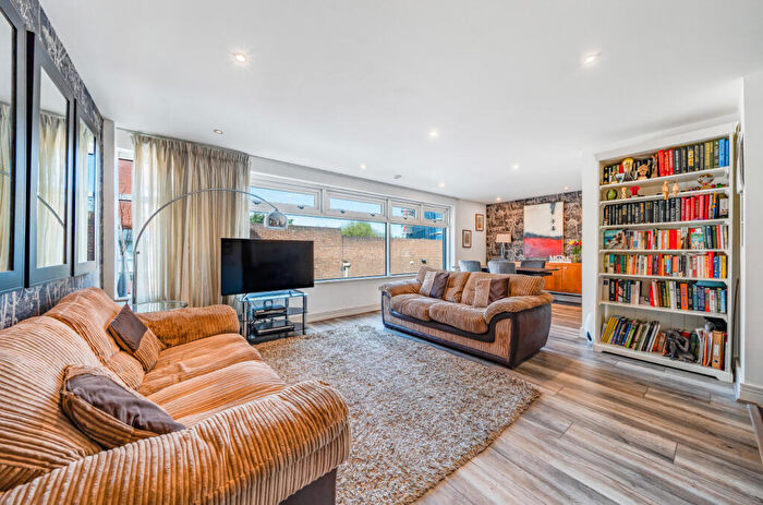 2 Bedroom Apartment For Sale In Sherman Road, Bromley, BR1