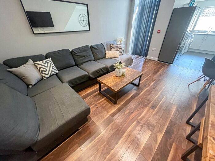 5 Bedroom House To Rent In Channell Road, L6