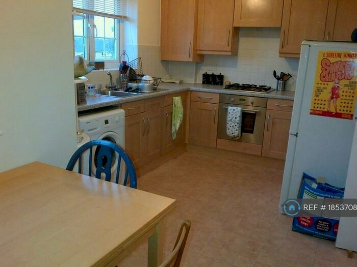 2 Bedroom Flat To Rent In Woodland Walk, Aldershot, GU12