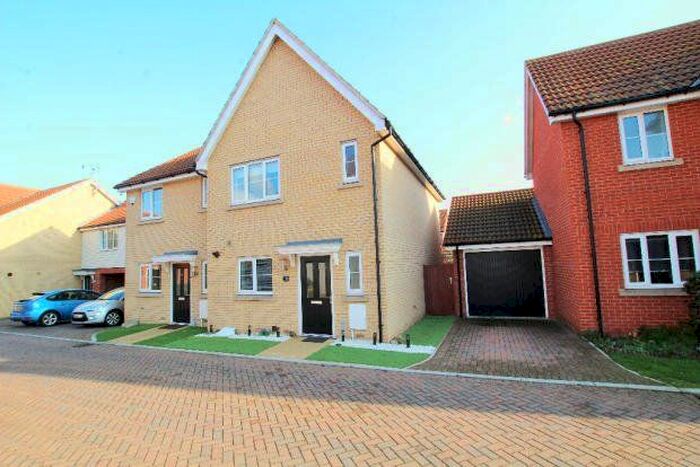 3 Bedroom Semi-Detached House To Rent In Abrahams Way, Basildon, SS14