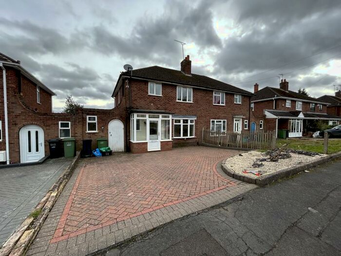 3 Bedroom Semi-Detached House To Rent In Hedgefield Grove, Halesowen, West Midlands, B63