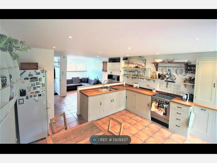 4 Bedroom Terraced House To Rent In Geffrey Street, London E2