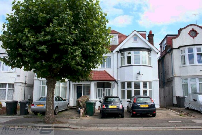 2 Bedroom Flat To Rent In The Drive, Golders Green, NW11