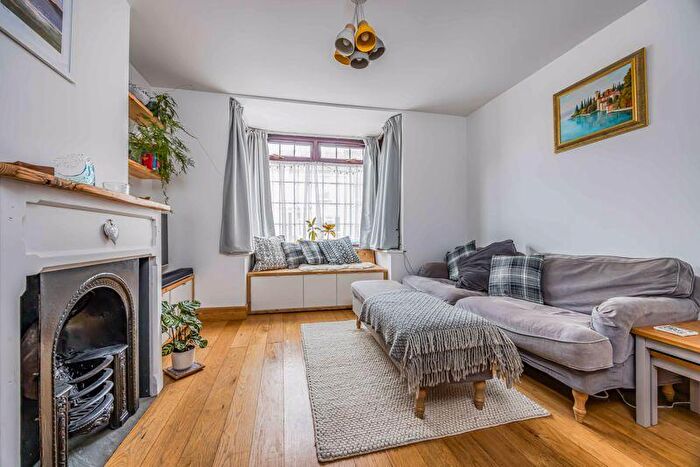 3 Bedroom Terraced House For Sale In Stamshaw Road, Portsmouth, PO2