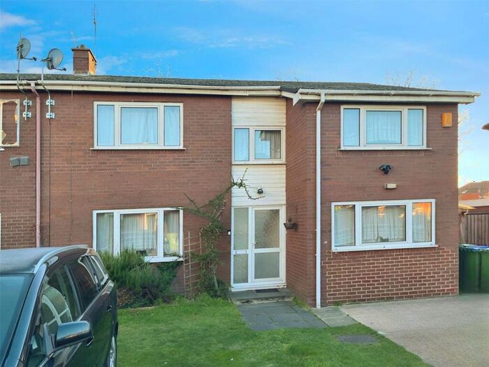 4 Bedroom Semi-Detached House To Rent In Oakhouse Road, Bexleyheath, DA6
