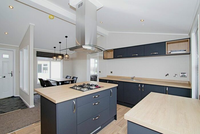 2 Bedroom Bungalow For Sale In Palm Way, Fir Hill Park, Trebarber, Newquay, TR8