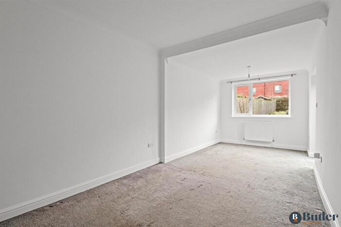 2 Bedroom Semi-Detached Bungalow For Sale In Greenfield Avenue, Kettering, NN15