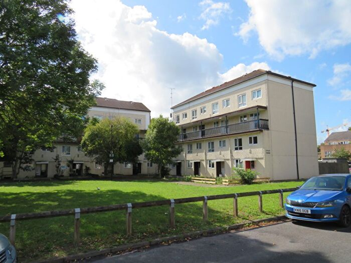 3 Bedroom Flat For Sale In Brookwood Road, Hounslow, TW3