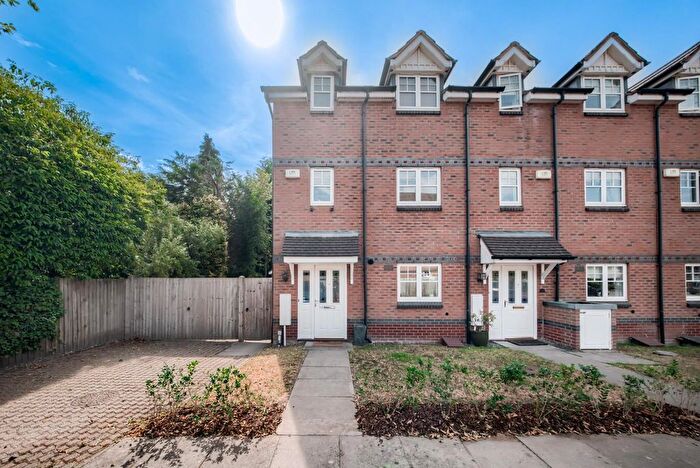 4 Bedroom Town House For Sale In Thorpe Court, Solihull, B91