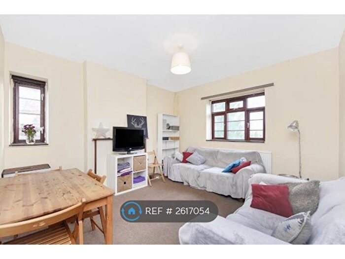 2 Bedroom Flat To Rent In Vaughan House, London, SW4