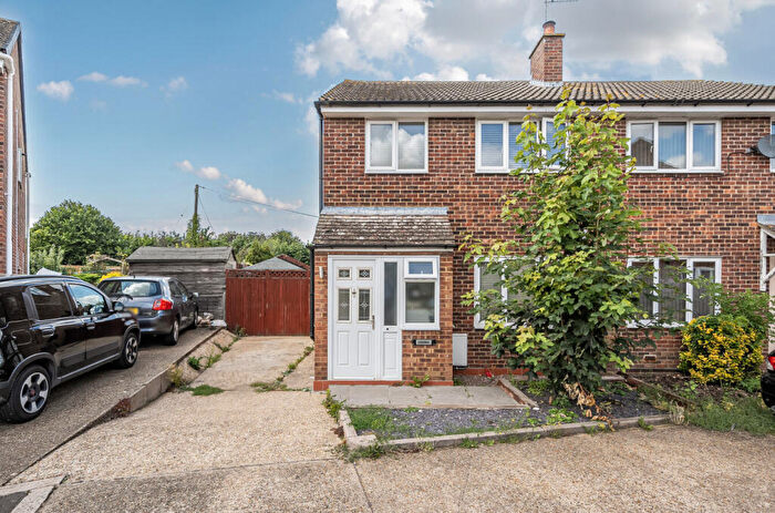 3 Bedroom Semi-Detached House For Sale In Rayfield Close, Barnston, Essex, CM6