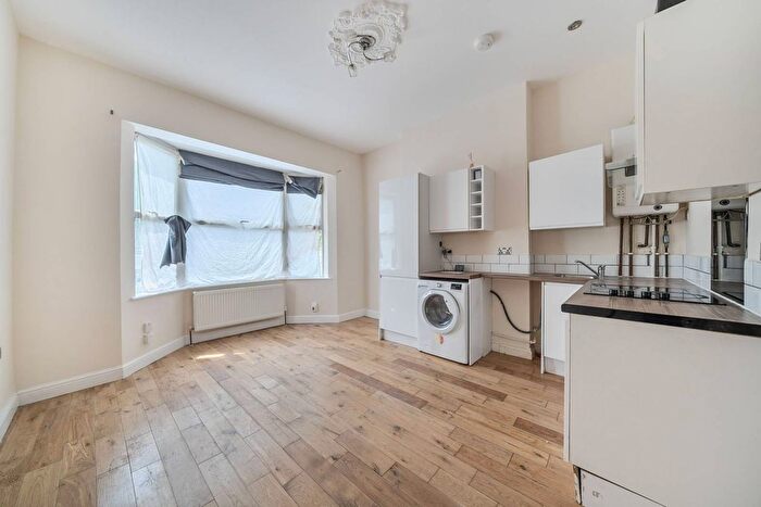 1 Bedroom Flat To Rent In Egerton Road, Norwood, London, SE25