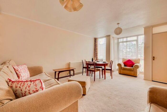 1 Bedroom Property To Rent In Pine Tree Avenue, Canterbury, CT2