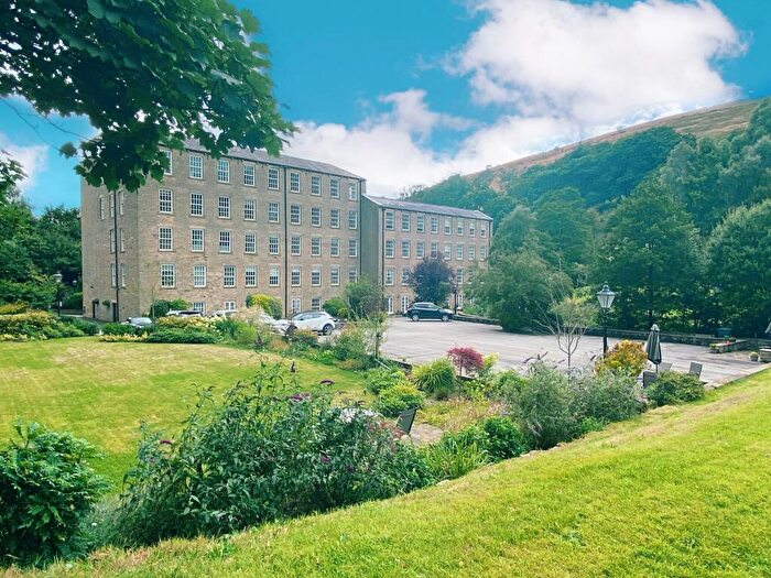 2 Bedroom Flat For Sale In Slack Lane, Little Hayfield, SK22