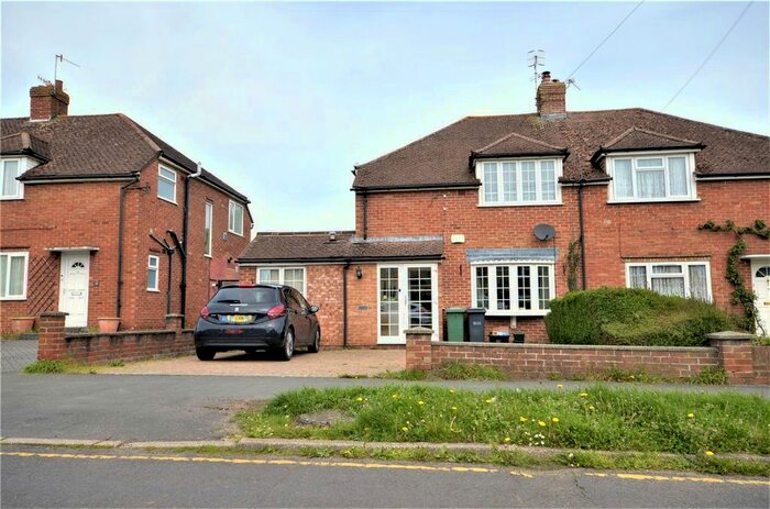 4 Bedroom Semi-Detached House To Rent In Horley, Surrey, RH6