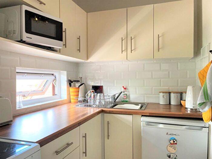 1 Bedroom Apartment To Rent In Goldsworth Park, Woking, Surrey, GU21