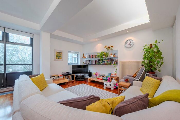 2 Bedroom Flat To Rent In City Road, Islington, EC1Y