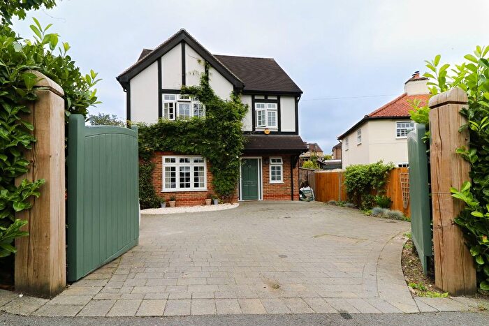4 Bedroom Detached House For Sale In Portnalls Rise, Coulsdon, CR5