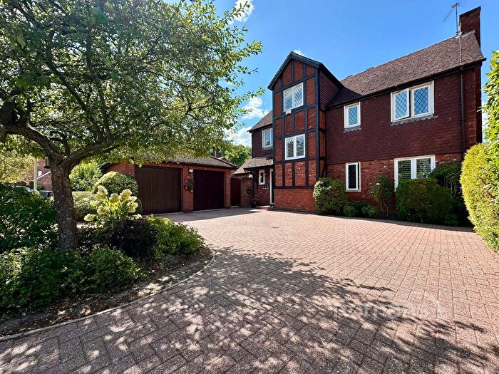 5 Bedroom Detached House For Sale In Wild Herons, Hook, Hampshire, RG27