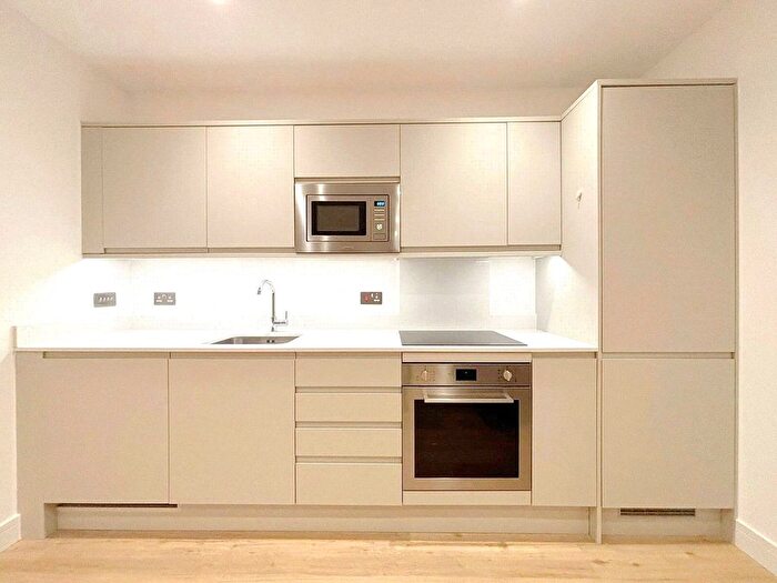 2 Bedroom Flat To Rent In Farnborough Road, Farnborough, Hampshire, GU14