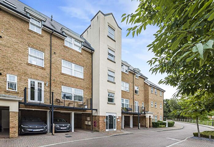 2 Bedroom Flat For Sale In Wells View Drive, Bromley, BR2