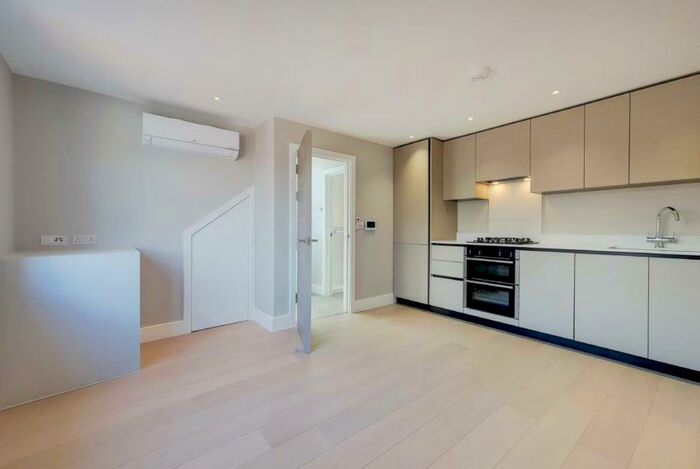 1 Bedroom Apartment To Rent In The Drive, Golders Green, London, NW11