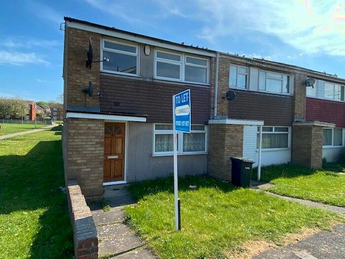 3 Bedroom End Of Terrace House To Rent In Waleys Close, Luton, LU3