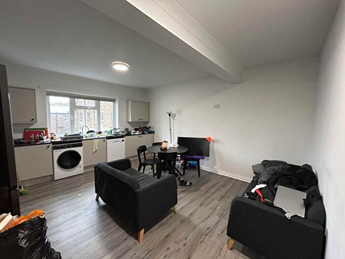 5 Bedroom Terraced House To Rent In Hilltop Court, Manchester, M14