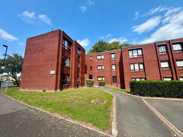 2 Bedroom Flat For Sale In Willow Court, Bowlas Avenue, Four Oaks, B74