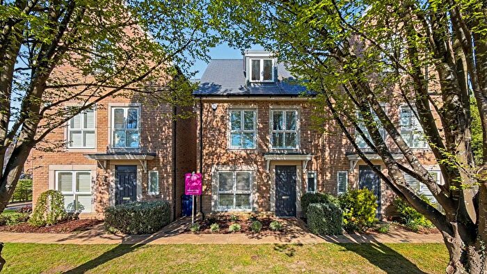 4 Bedroom Semi-Detached House For Sale In Clifton Close, Bicester, OX26