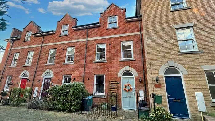 3 Bedroom Town House To Rent In Garland Road, Colchester, Essex, CO2