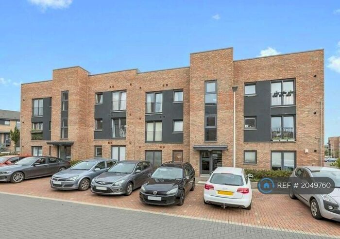3 Bedroom Flat To Rent In Skylark Place, Edinburgh, EH15