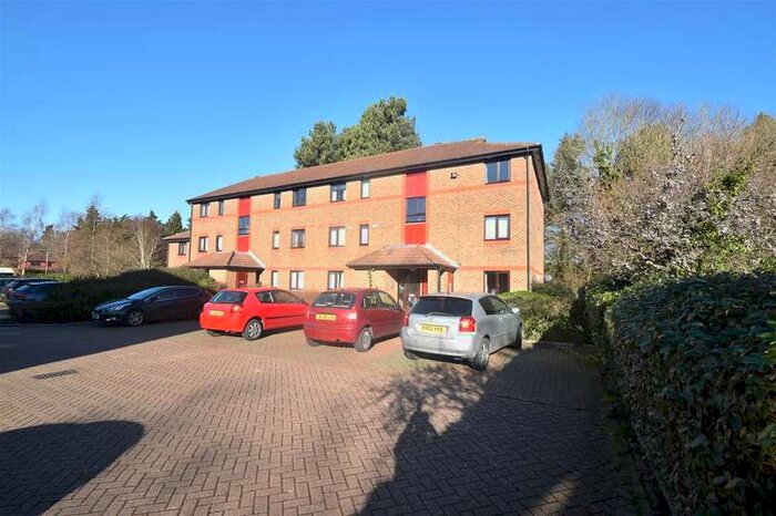 1 Bedroom Flat To Rent In Oakside Court, Horley, RH6