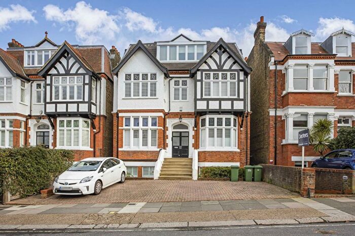3 Bedroom Flat For Sale In Kings Road, Richmond, TW10