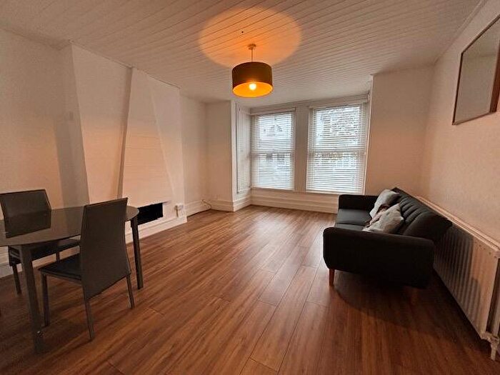 2 Bedroom Flat To Rent In Park Hall Road, East Finchley, London, N2