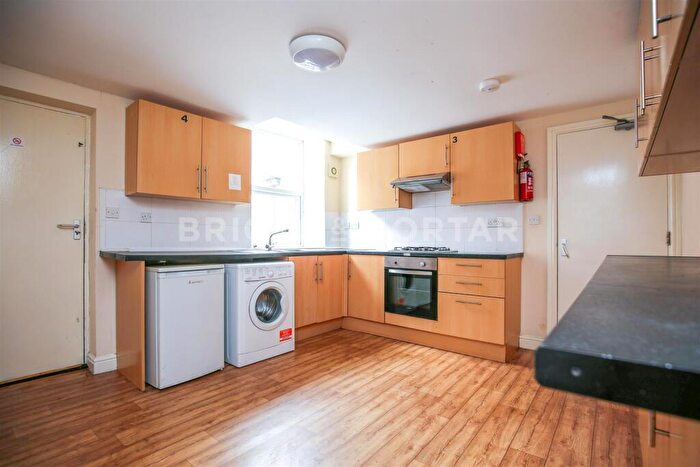 6 Bedroom Maisonette To Rent In Brighton Grove, Newcastle Upon Tyne, NE4