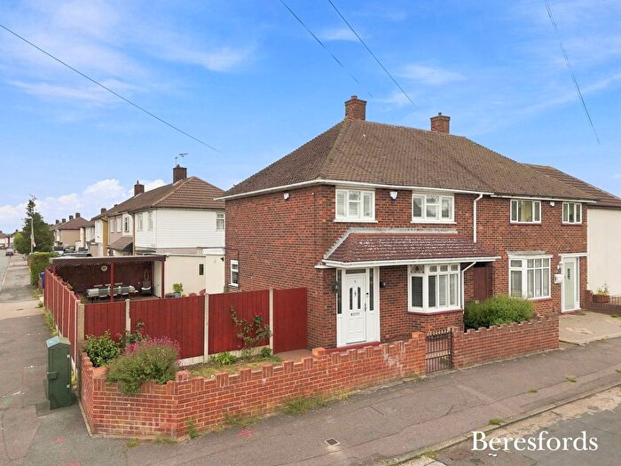 3 Bedroom End Terrace House For Sale In Romford Road, Aveley, RM15