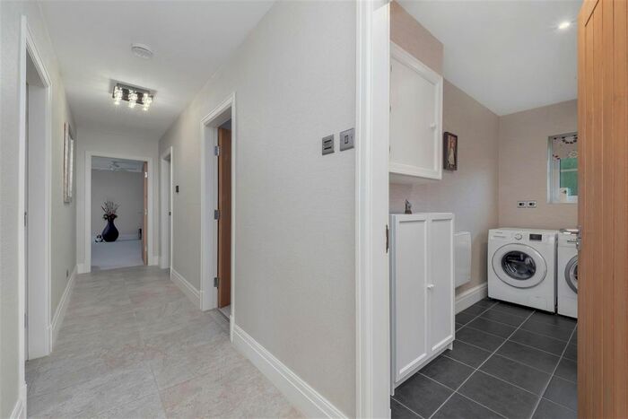 2 Bedroom Flat For Sale In Castle Hill Court, Prestbury, Macclesfield, SK10