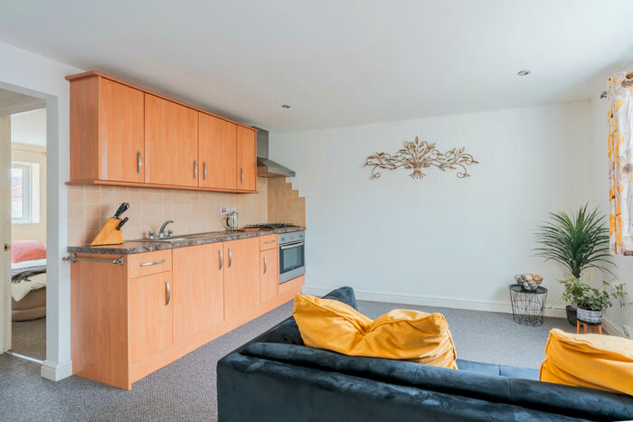 1 Bedroom Flat For Sale In Springfield Avenue, Shirehampton, Bristol, BS11