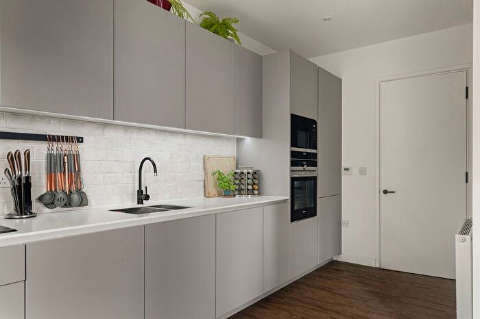 2 Bedroom Flat For Sale In Wheelers House, Ratcliffe Cross Street, Poplar, London, E1