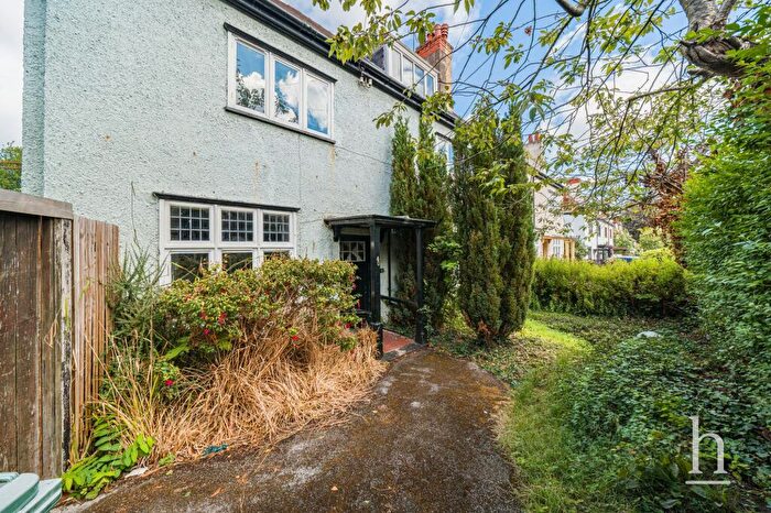 6 Bedroom Semi-Detached House For Sale In Glenmore Road, Oxton, CH43