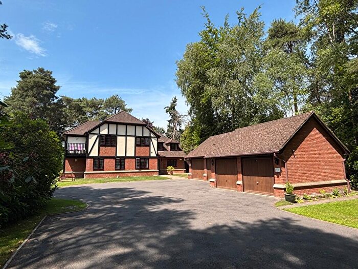 2 Bedroom Flat To Rent In Willowdene, Golf Links Road, Ferndown, BH22