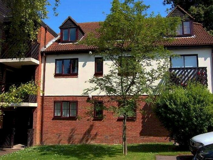 2 Bedroom Flat To Rent In Edmund Beaufort Drive, St Albans, AL3