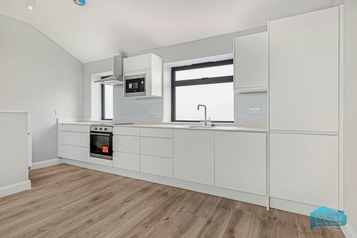 2 Bedroom House To Rent In Gabriel Mews, London, N10