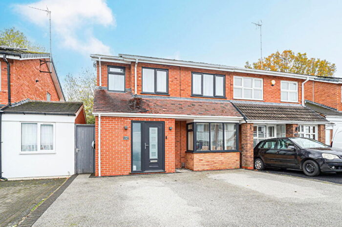 3 Bedroom Semi Detached House For Sale In Snowford Close, Shirley, B90