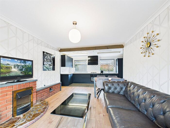 2 Bedroom Bungalow To Rent In Middleton Boulevard, Nottingham, Nottinghamshire, NG8