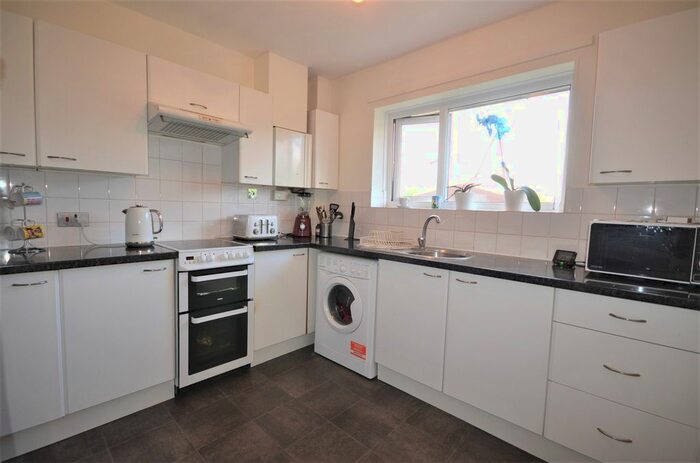 2 Bedroom Flat To Rent In Derwent Drive, Burnham, Slough, SL1